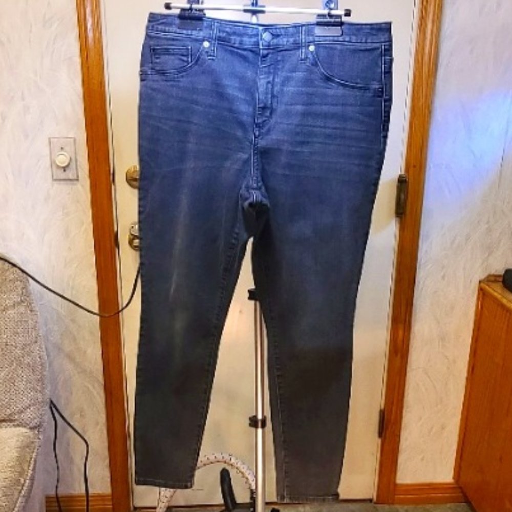 Universal Thread High Rise Jegging